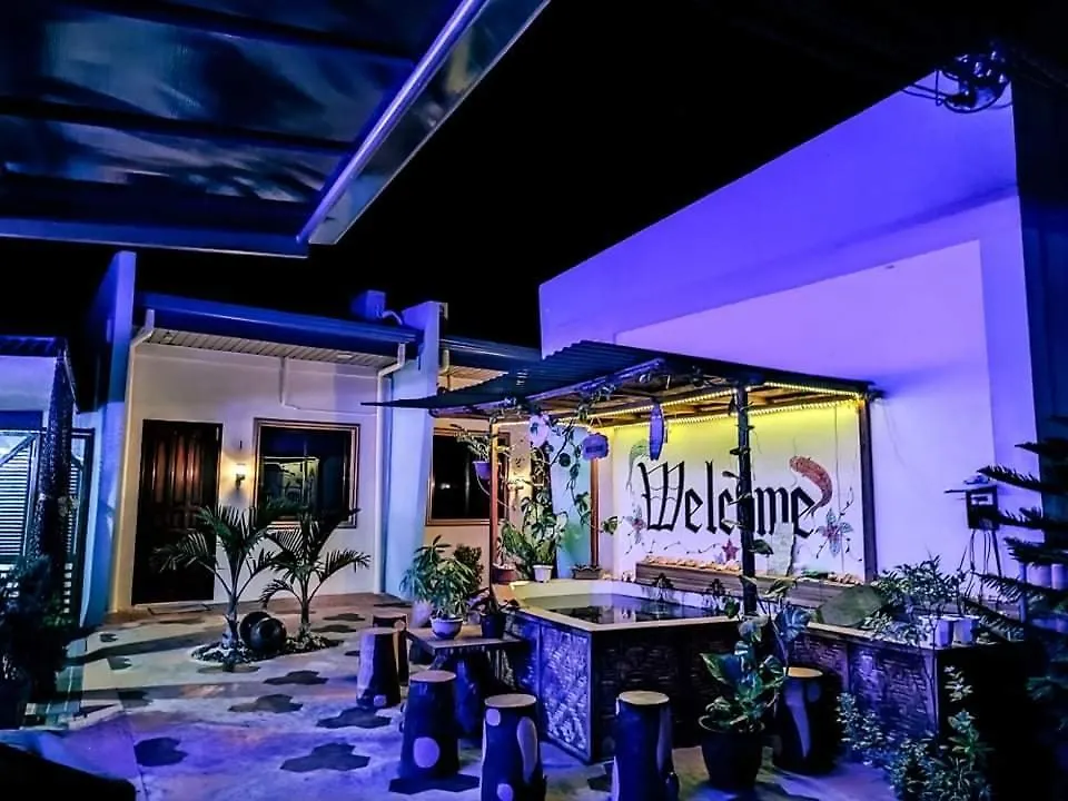 Blue Moon Inn Dauis Filipíny