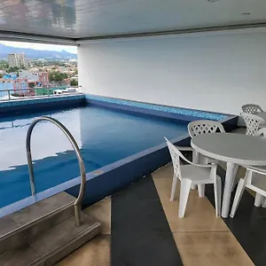 Sheryll Escapes - Kandi Big 1 Bedroom King Bed, Free Housekeeping, Fiber Fast Internet Angeles