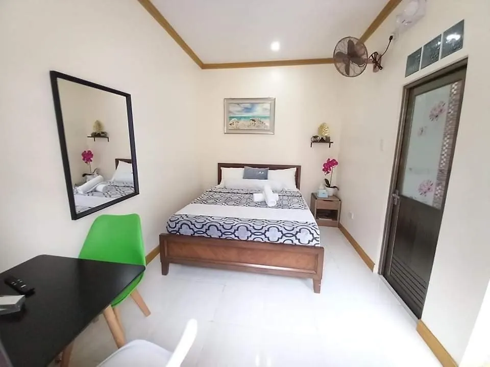 Blue Moon Inn Dauis Guest house